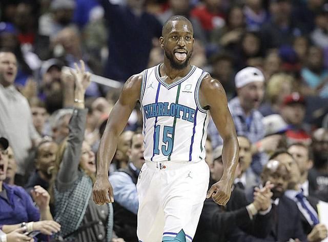 《碧蓝航线》多角色诱人皮肤公开：含安克雷奇誓约立绘