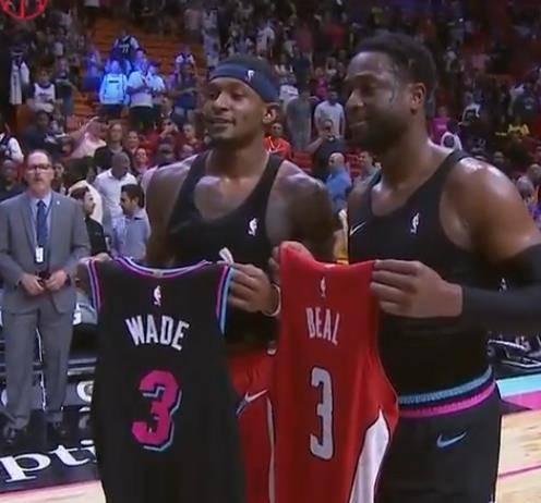 一人出餐 一人出餐