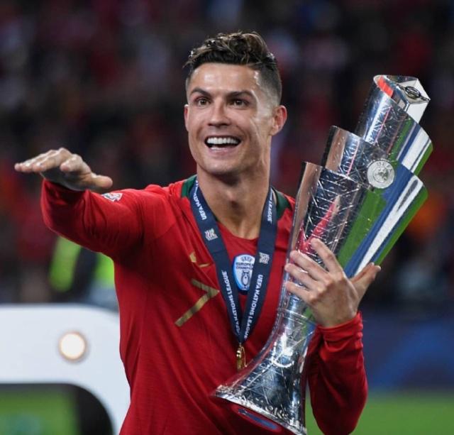 篮球勇士球星单场命中三分刷新纪录