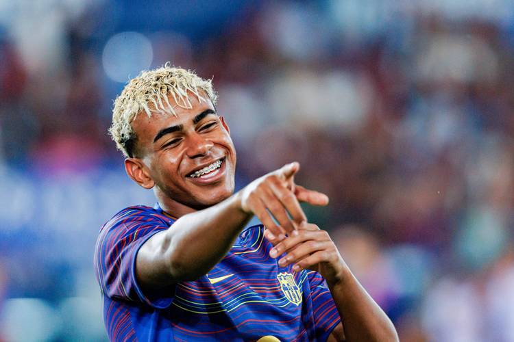 [国足]人员齐整度提升 中国队全力再战韩国